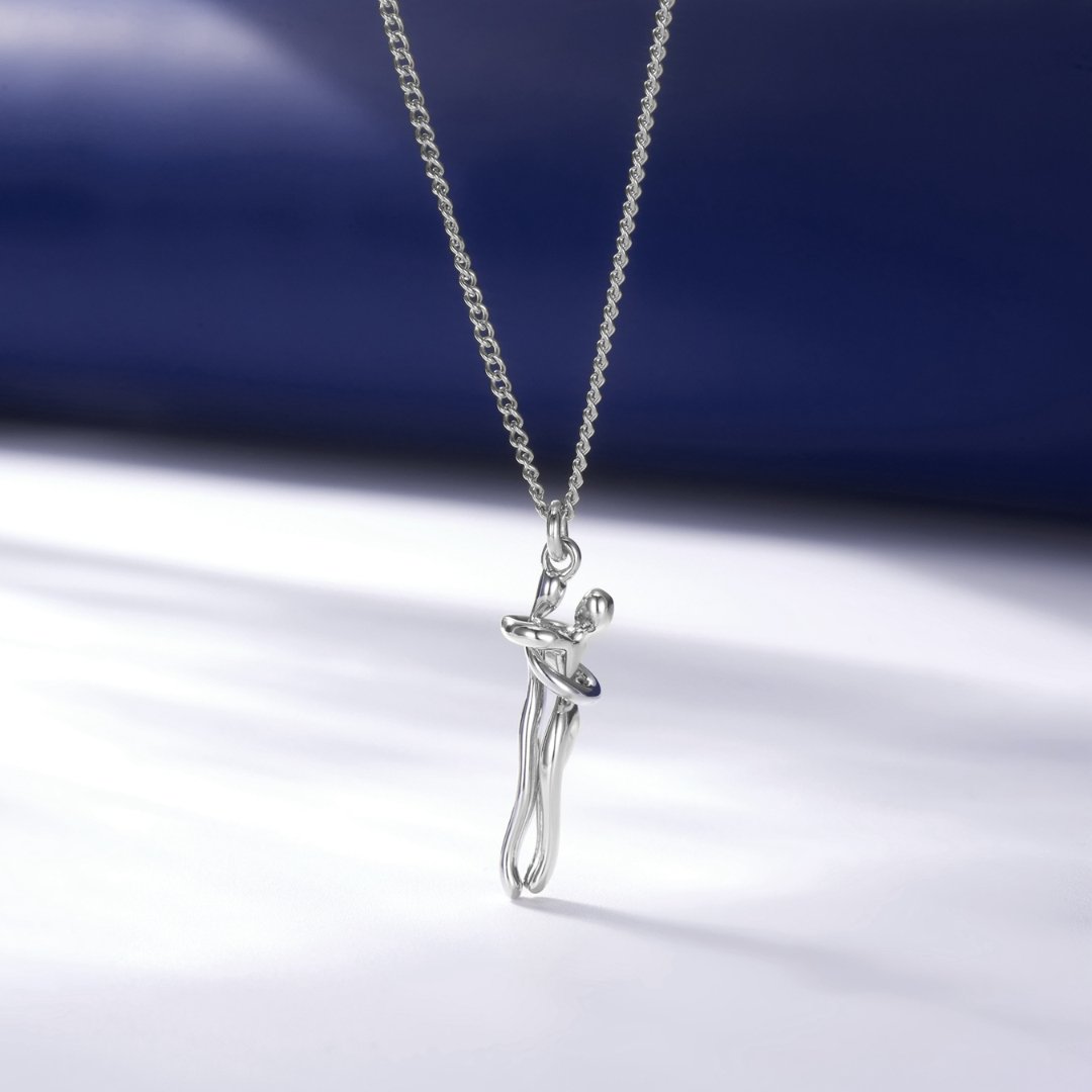 Silver Hug Necklace - TrenLit